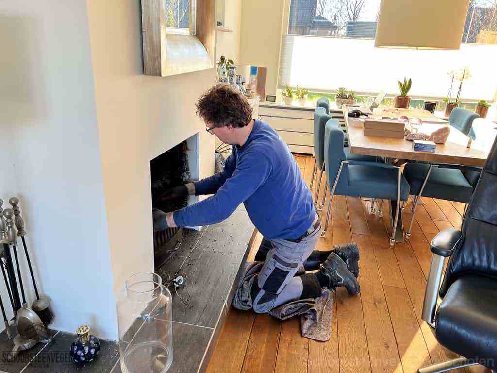 Schouwveger Winschoten kleed schoorsteenreiniger Schouwveger Winschoten kleed schoorsteenreiniger